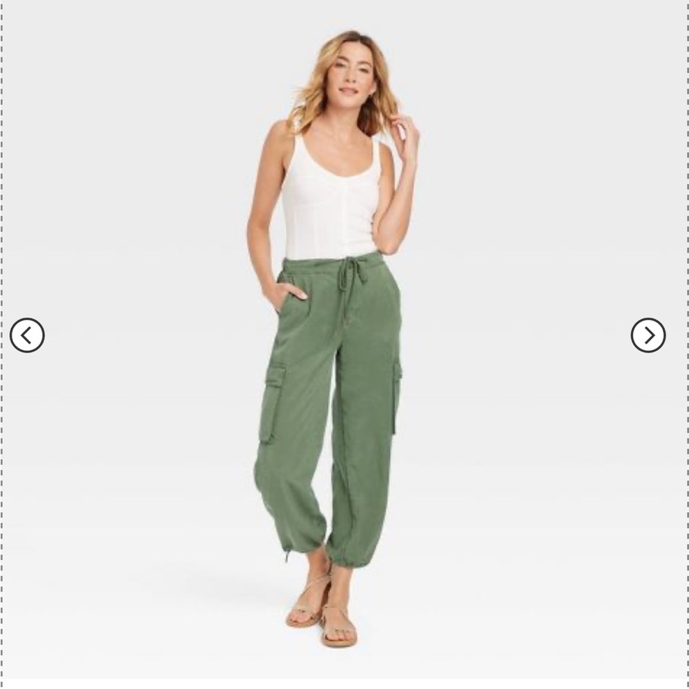 NWT Army Green Universal Thread Cargo Joggers- Size 6